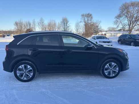 Used 2019 Kia Niro EX image 2