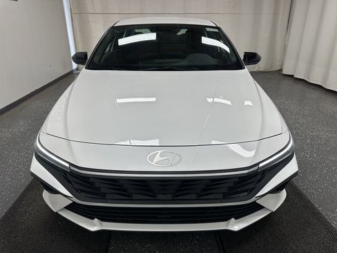 New 2025 Hyundai Elantra SEL image 4