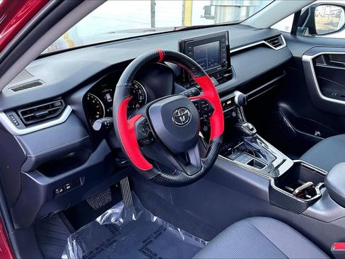 Used 2022 Toyota RAV4 LE image 17