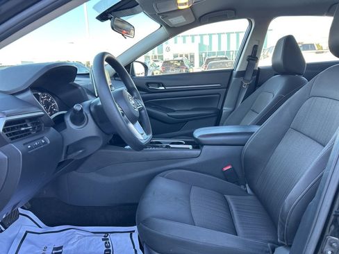 Used 2024 Nissan Altima 2.5 SV image 13