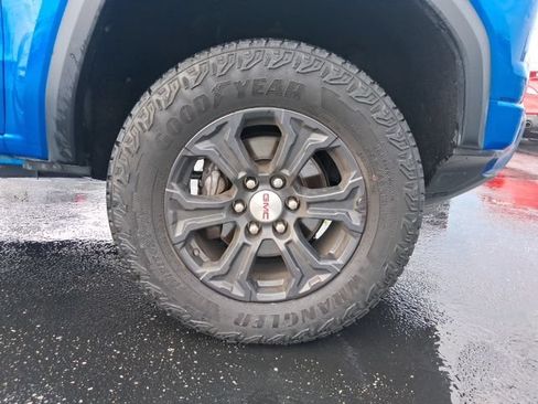 Used 2024 GMC Canyon Elevation w/ Elevation Premium Package AWD/4WD image 14