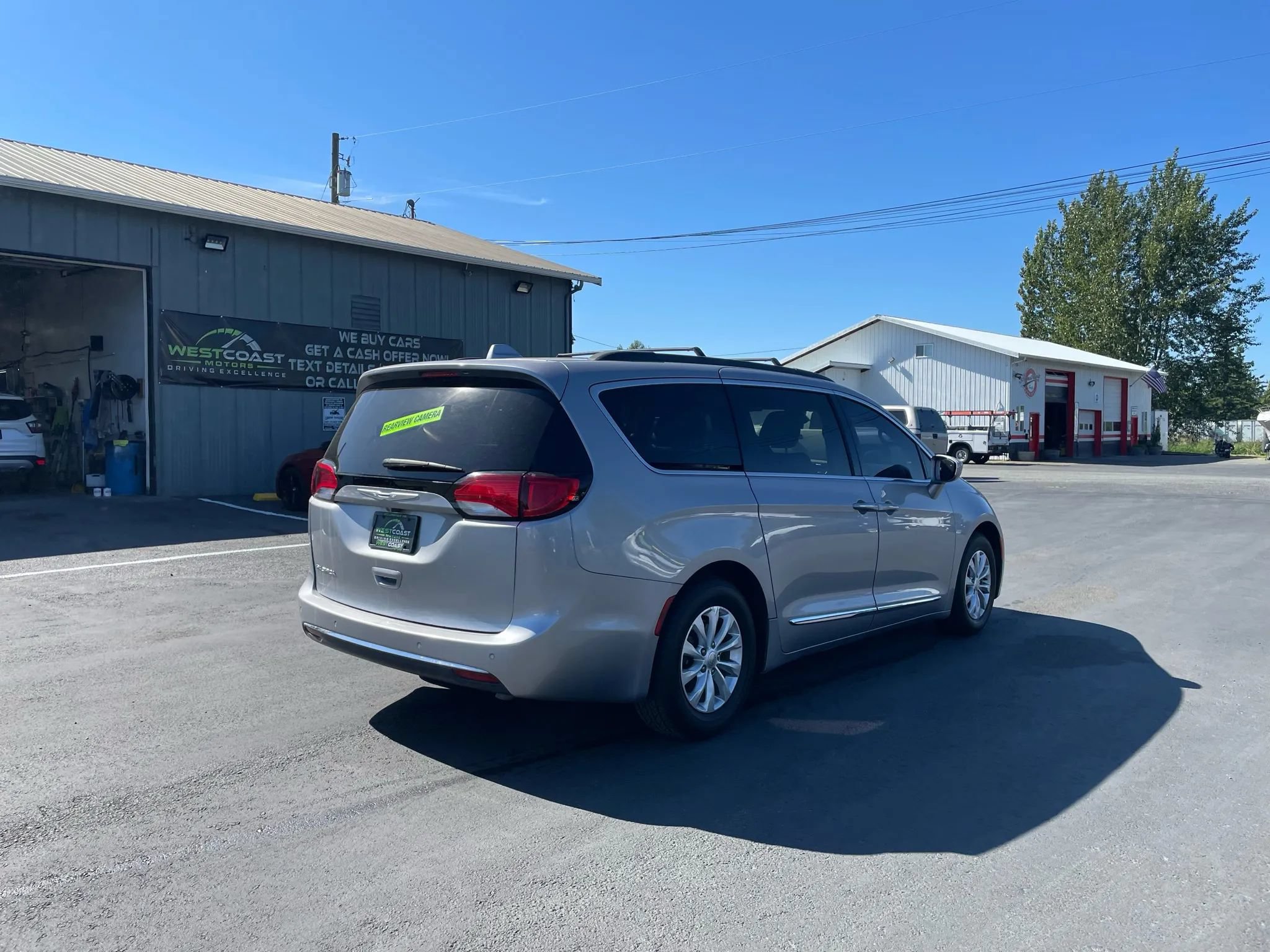 Used 2017 Chrysler Pacifica Touring-L FWD image 6