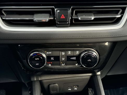 Used 2025 Chevrolet TrailBlazer LT w/ Convenience Package image 5