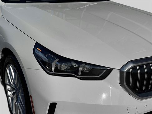 Certified 2025 BMW 530i xDrive image 8