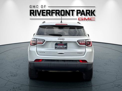 Used 2024 Jeep Compass Latitude image 4