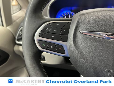 Used 2024 Chrysler Pacifica Touring-L FWD image 14