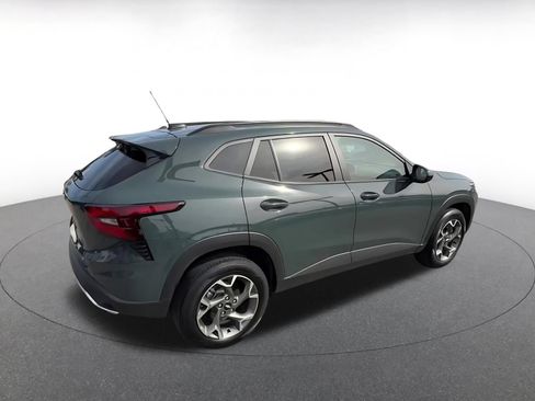 Used 2025 Chevrolet Trax LT FWD image 14