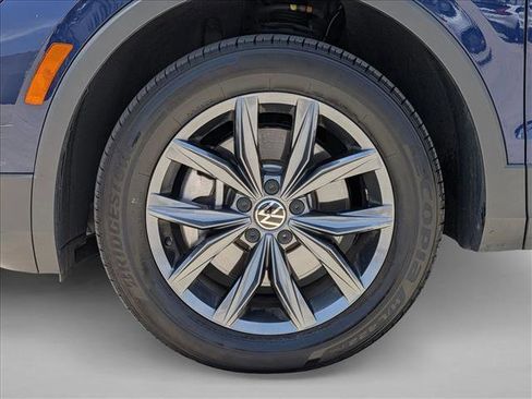 Used 2022 Volkswagen Tiguan SE FWD image 23