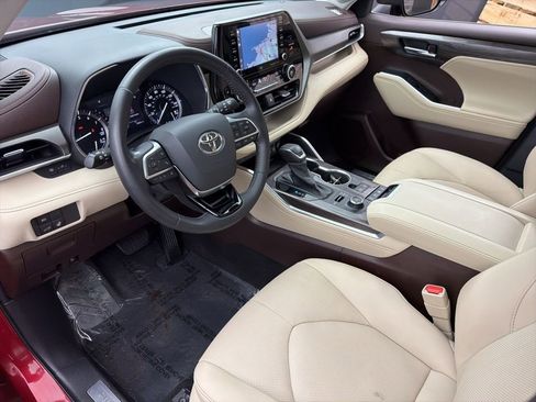 Used 2021 Toyota Highlander Limited image 10