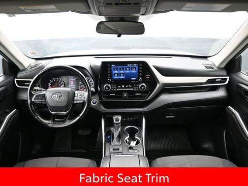 Used 2021 Toyota Highlander LE image 11