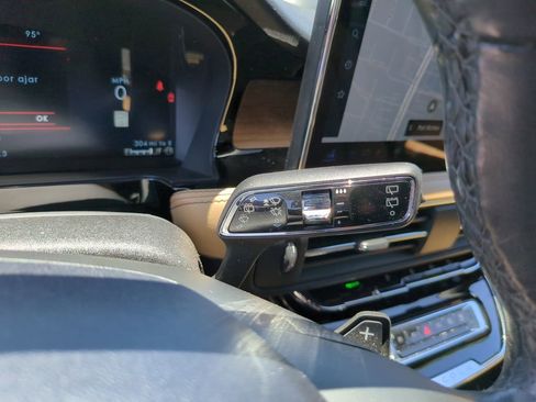 Used 2023 Lincoln Corsair Reserve w/ Equipment Group 201A AWD/4WD image 29