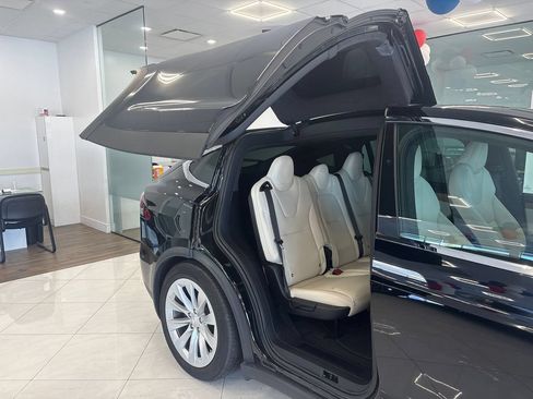 Used 2020 Tesla Model X AWD/4WD image 15