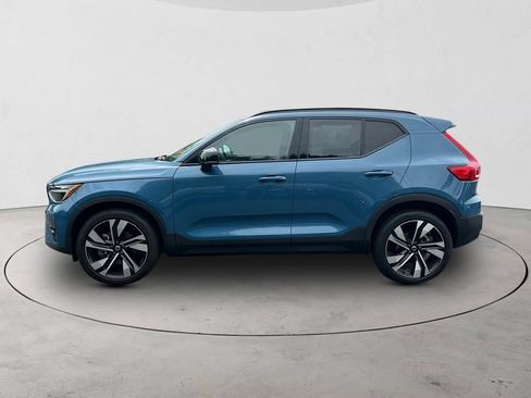 Certified 2023 Volvo XC40 B5 Plus w/ Driver Assist Package AWD/4WD image 2
