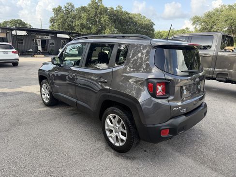 Used 2018 Jeep Renegade Latitude w/ Cold Weather Group AWD/4WD image 32
