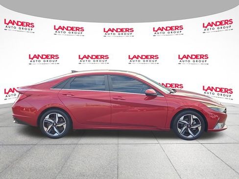 Used 2022 Hyundai Elantra SEL w/ Convenience + Premium Package FWD image 2