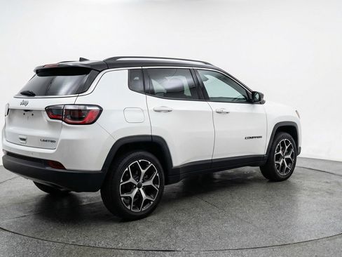 Used 2025 Jeep Compass Limited image 9