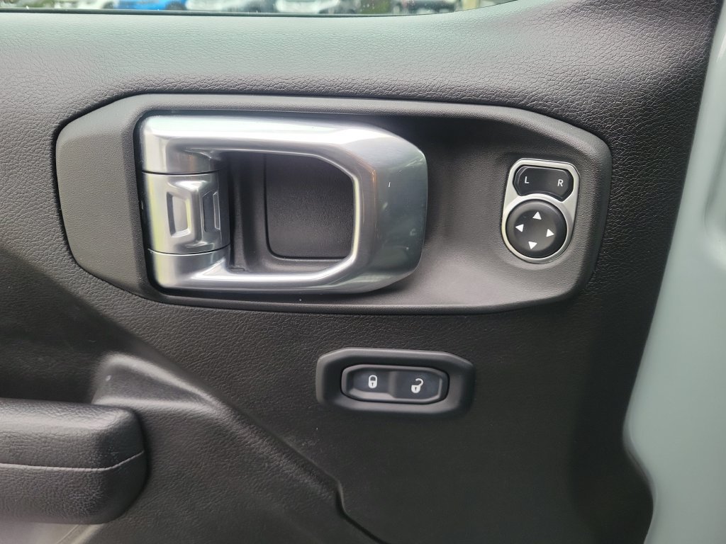 Used 2024 Jeep Wrangler Unlimited AWD/4WD image 16