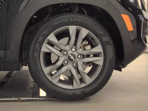 Used 2023 Kia Seltos S w/ Navigation Package AWD/4WD image 3