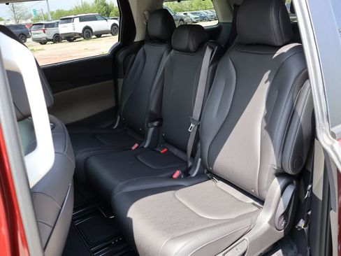 New 2026 Kia Carnival EX FWD image 11