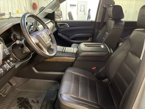 Used 2019 GMC Yukon XL Denali w/ Denali Ultimate Package AWD/4WD image 14