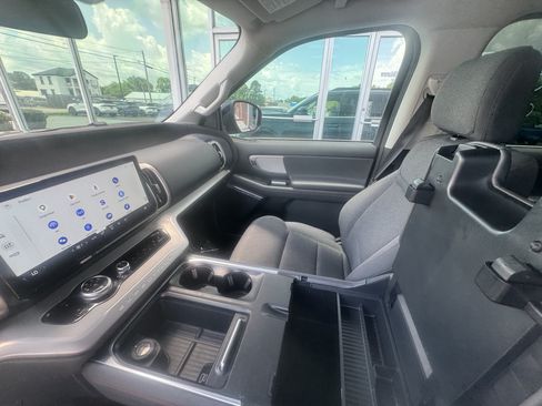 Used 2025 Ford Expedition Active AWD/4WD image 16