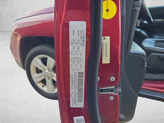 Used 2016 Jeep Compass Latitude FWD image 15
