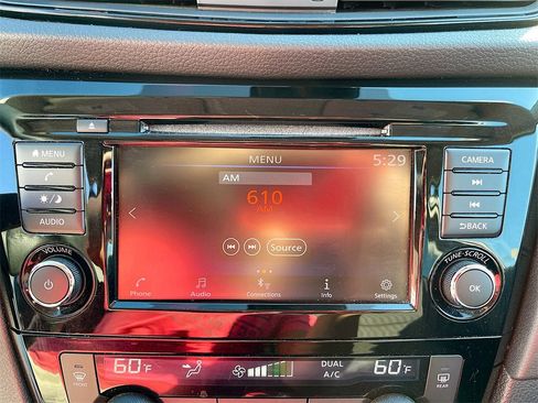 Used 2020 Nissan Rogue SV image 14