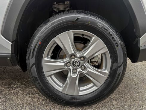 Used 2022 Toyota RAV4 XLE w/ Convenience Package AWD/4WD image 12