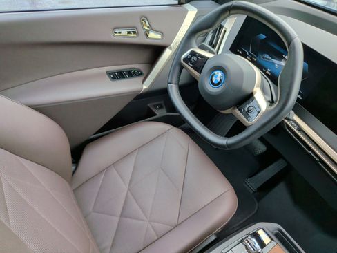 Certified 2024 BMW iX xDrive50 w/ Premium Package AWD/4WD image 34