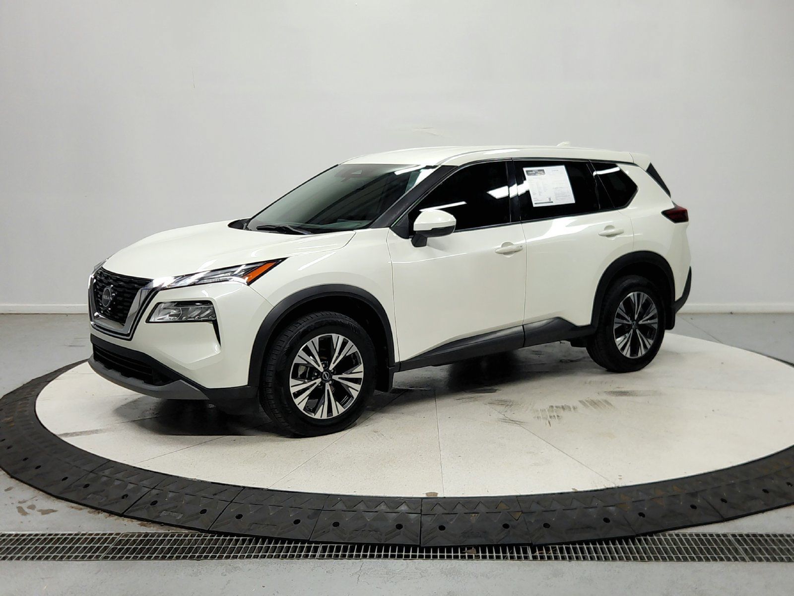 Used 2023 Nissan Rogue SV FWD image 4
