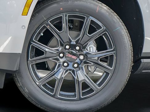 New 2026 GMC Yukon Denali w/ Denali Reserve Package AWD/4WD image 2