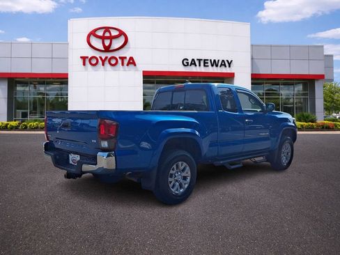 Used 2018 Toyota Tacoma SR5 AWD/4WD image 4