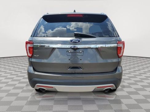 Used 2016 Ford Explorer XLT w/ Equipment Group 202A FWD image 4