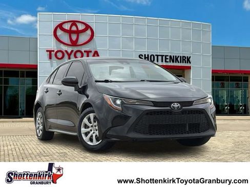 Used 2021 Toyota Corolla LE image 1