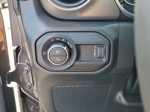 Used 2023 Jeep Gladiator Sport AWD/4WD image 24