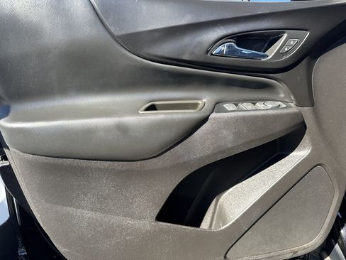 Used 2018 Chevrolet Equinox LT image 23