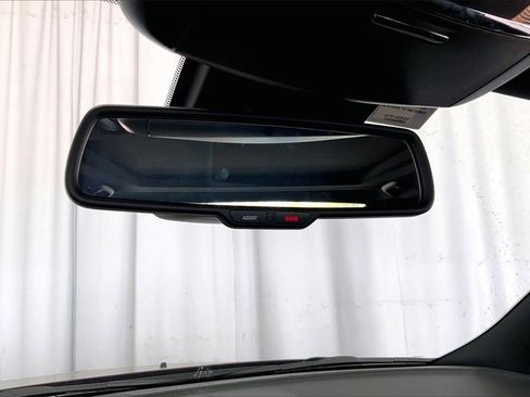 Used 2023 Chrysler 300 C image 17