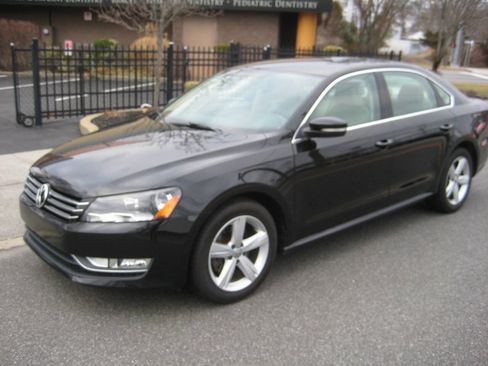 Used 2015 Volkswagen Passat 1.8T Limited Edition image 1