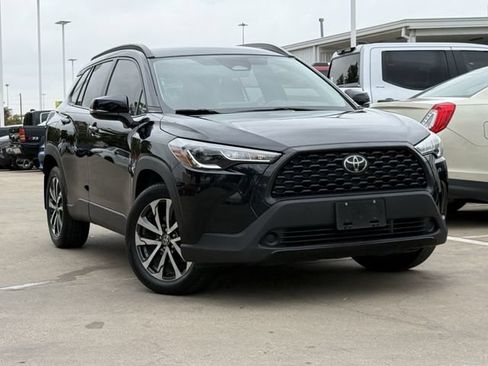 Used 2023 Toyota Corolla Cross LE FWD image 1