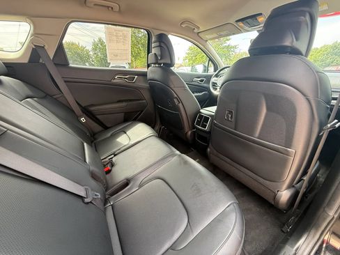 Used 2023 Kia Sportage EX FWD image 12