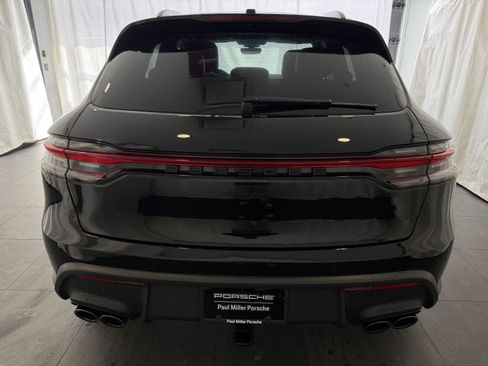 Certified 2025 Porsche Macan image 8