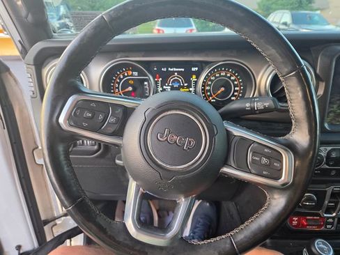 Used 2020 Jeep Gladiator Rubicon AWD/4WD image 3