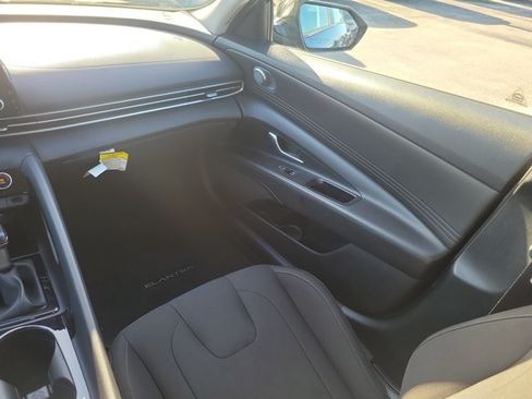 Used 2022 Hyundai Elantra SEL w/ Convenience Package FWD image 13