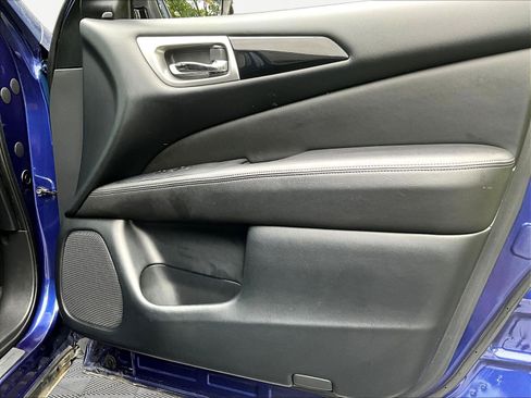 Used 2019 Nissan Pathfinder SV AWD/4WD image 29
