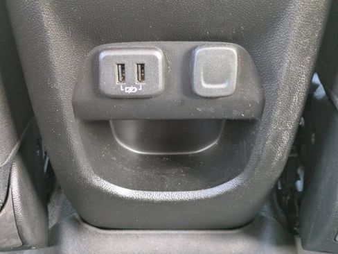 Used 2022 Chevrolet Colorado LT w/ LT Convenience Package AWD/4WD image 16