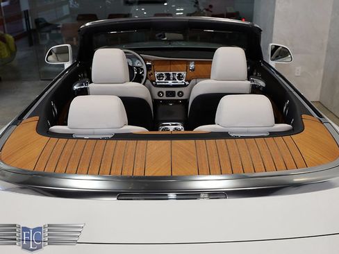 Used 2017 Rolls-Royce Dawn RWD image 16