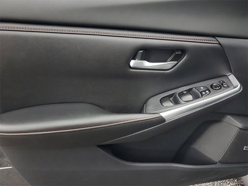 Used 2022 Nissan Sentra SR w/ SR Premium Package image 18