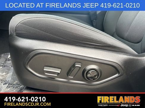 Used 2023 Jeep Grand Cherokee Laredo w/ Luxury Tech Group I image 18