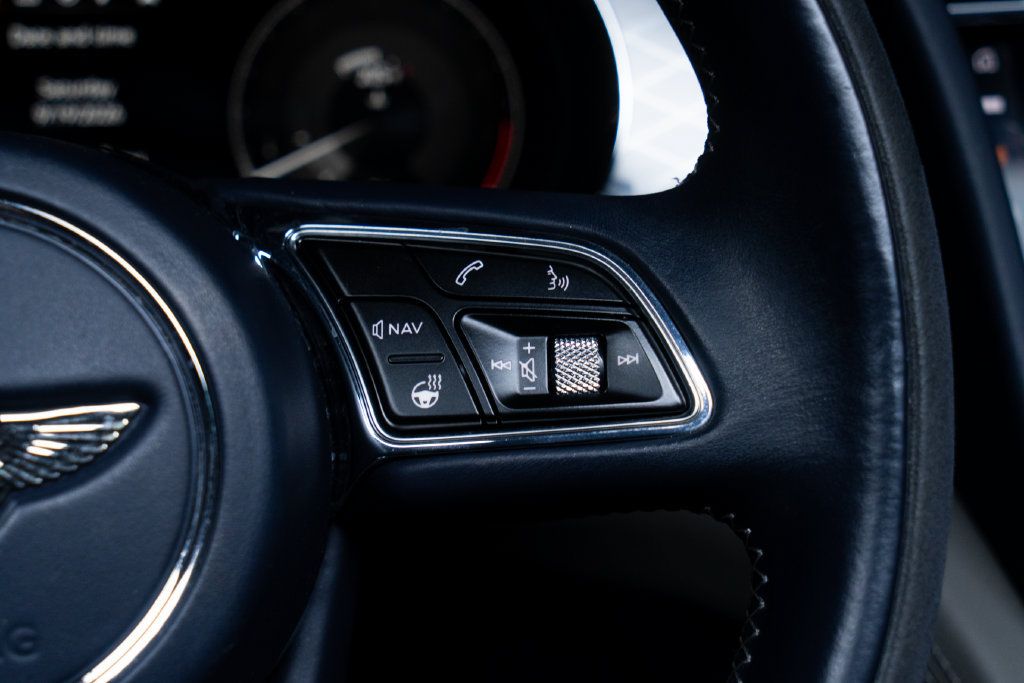 Used 2022 Bentley Bentayga AWD/4WD image 31