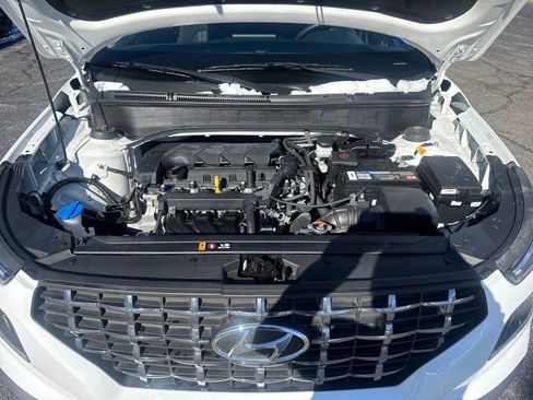 Used 2024 Hyundai Venue SEL image 21